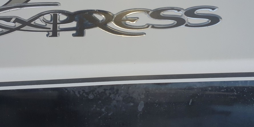 Cruisers Yachts 330 Express