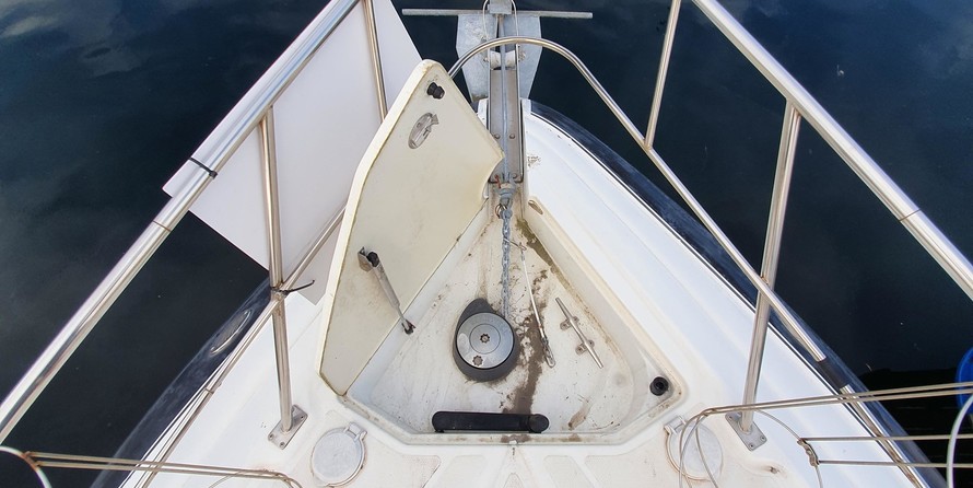 Cruisers Yachts 330 Express