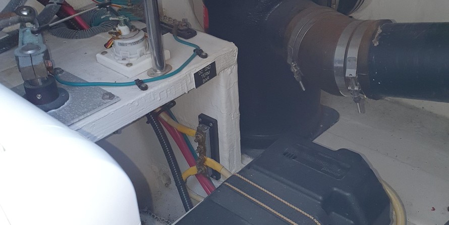 Cruisers Yachts 330 Express