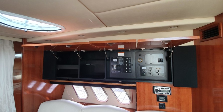 Cruisers Yachts 330 Express