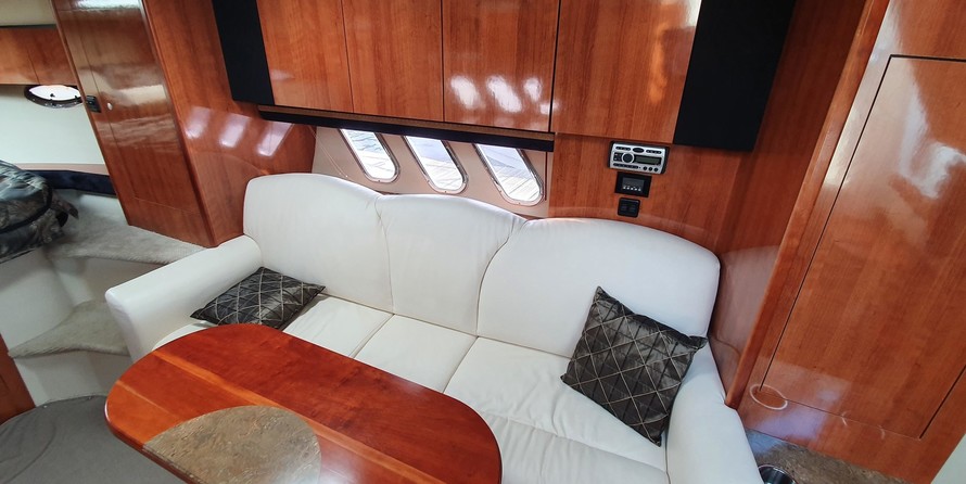 Cruisers Yachts 330 Express