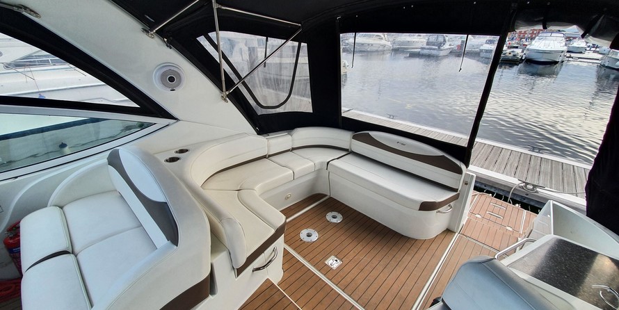 Cruisers Yachts 330 Express