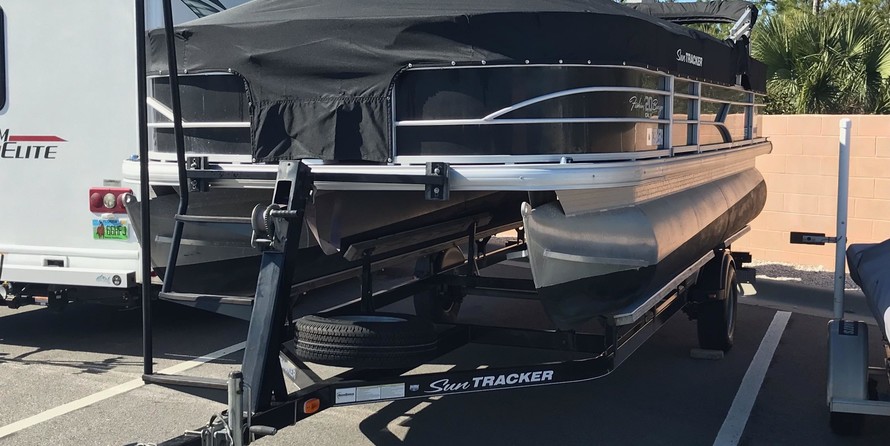 Sun Tracker Fishin Barge 20 DLX