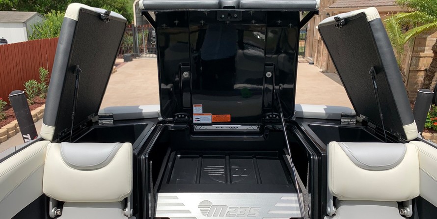 Malibu M235