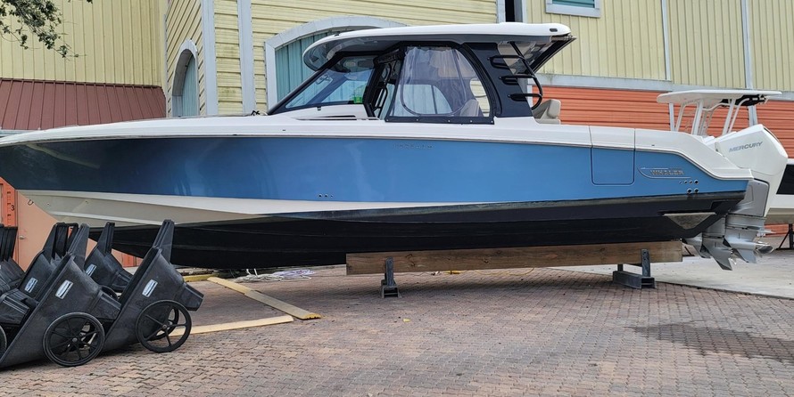Boston Whaler 350 Realm
