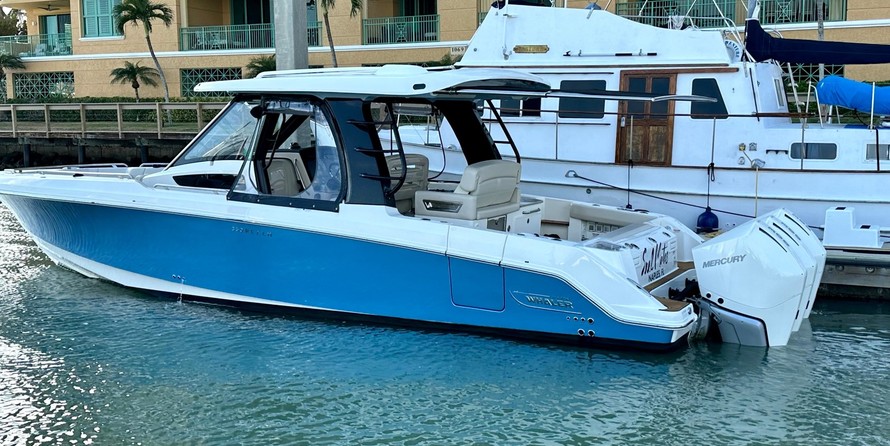 Boston Whaler 350 Realm