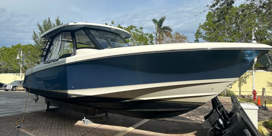 Boston Whaler 350 Realm