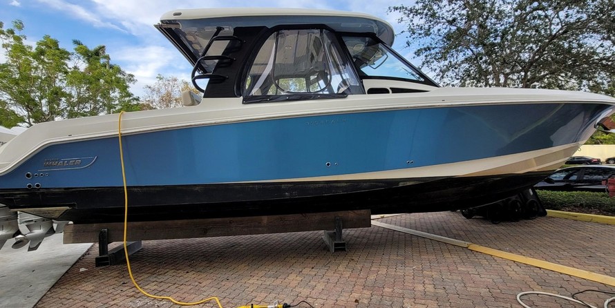 Boston Whaler 350 Realm