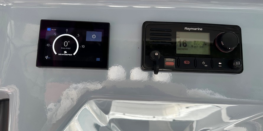 Boston Whaler 350 Realm