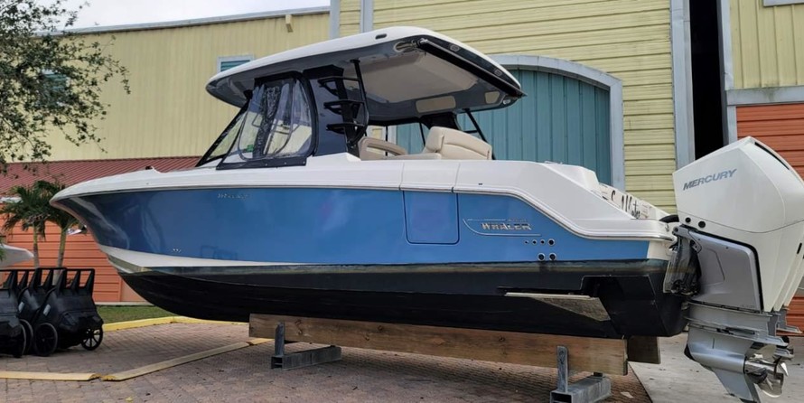 Boston Whaler 350 Realm