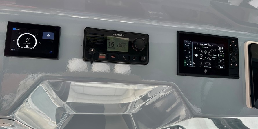 Boston Whaler 350 Realm