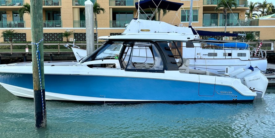 Boston Whaler 350 Realm