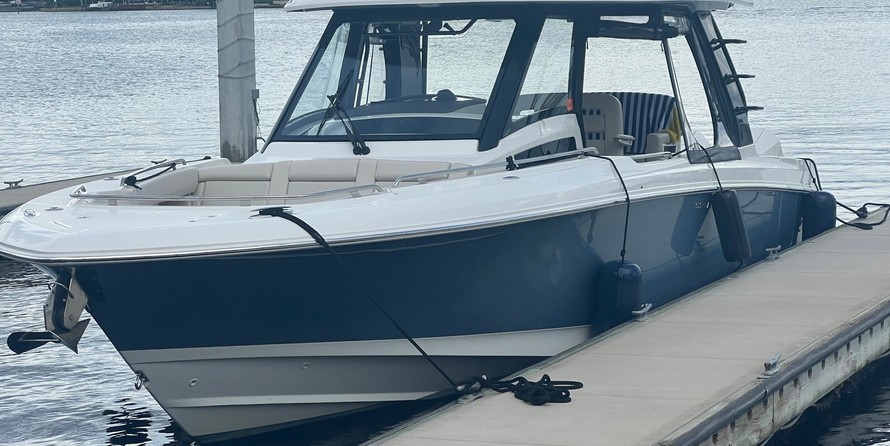 Boston Whaler 350 Realm