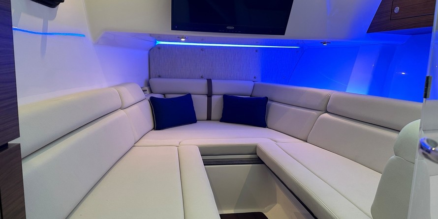 Boston Whaler 350 Realm