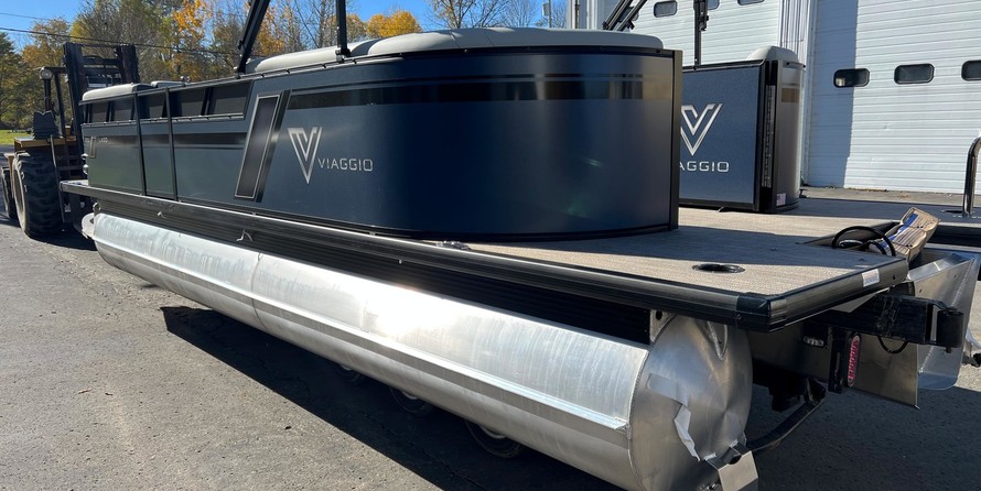 60 x 16 tri-toon passenger vessel