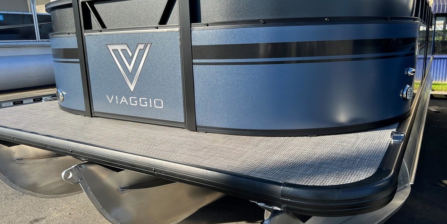 60 x 16 tri-toon passenger vessel