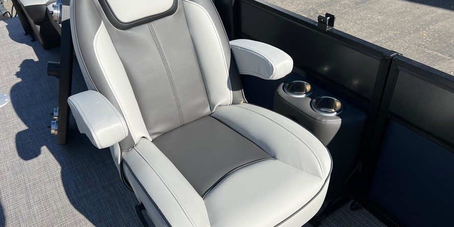 60 x 16 tri-toon passenger vessel