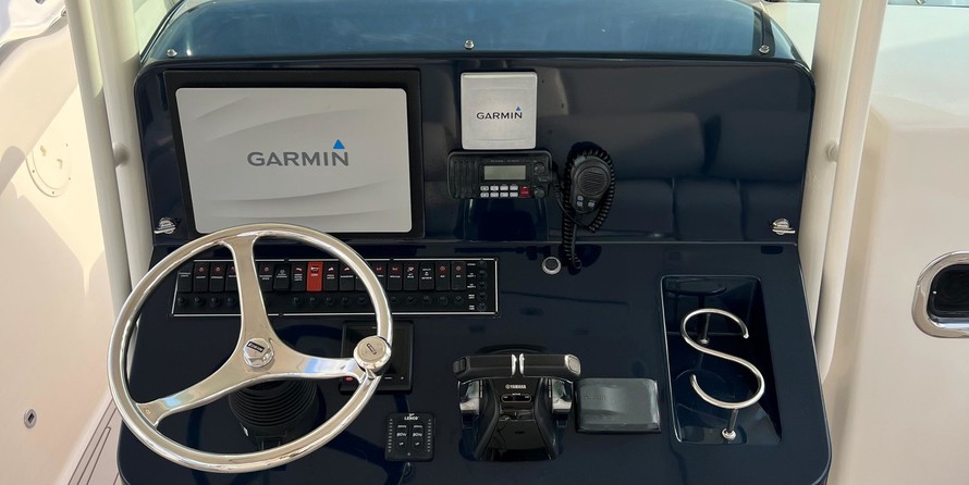 Pursuit st 310 sport