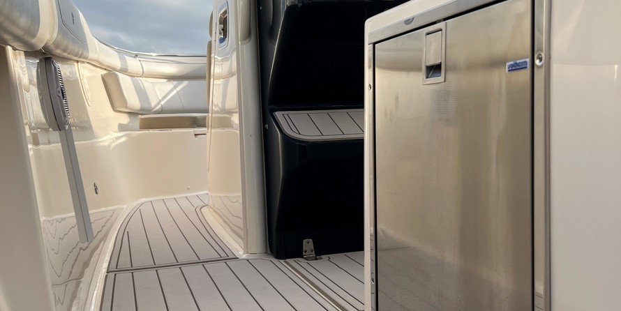 Pursuit st 310 sport