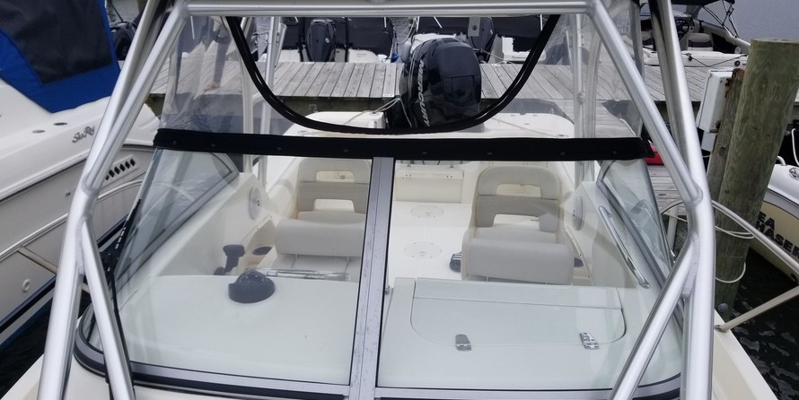 Boston Whaler 235 Conquest