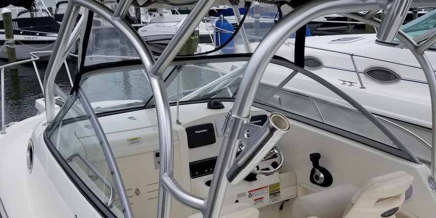 Boston Whaler 235 Conquest
