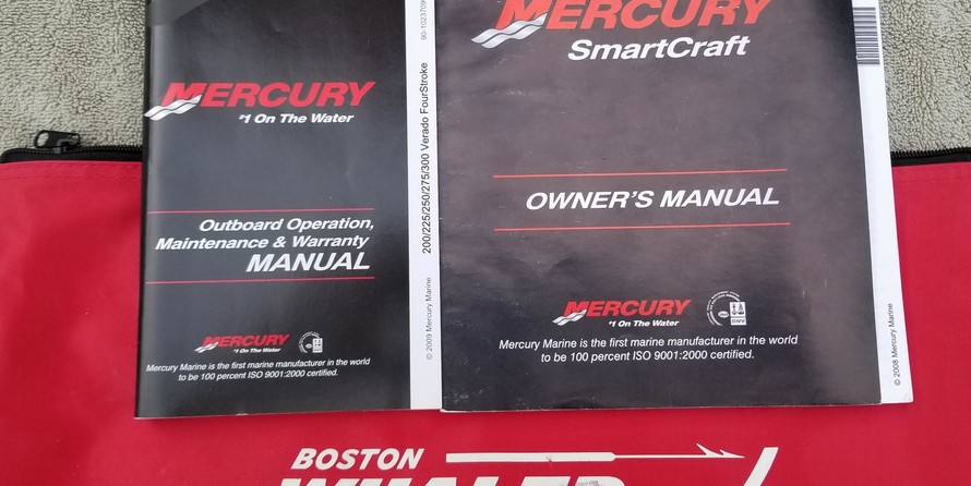 Boston Whaler 235 Conquest