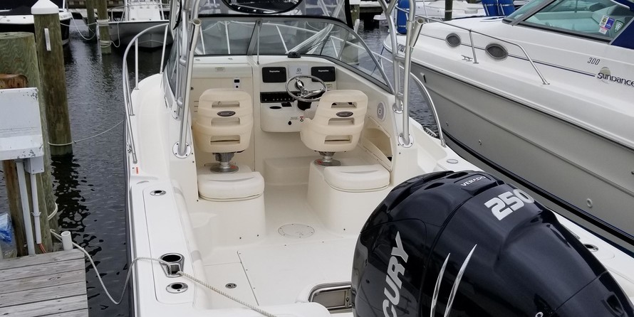 Boston Whaler 235 Conquest