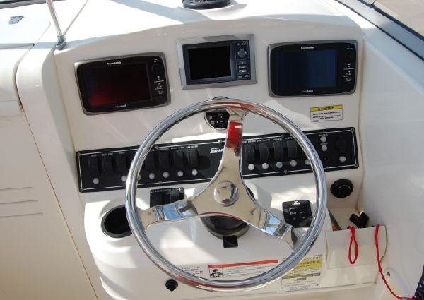 Boston Whaler 235 Conquest