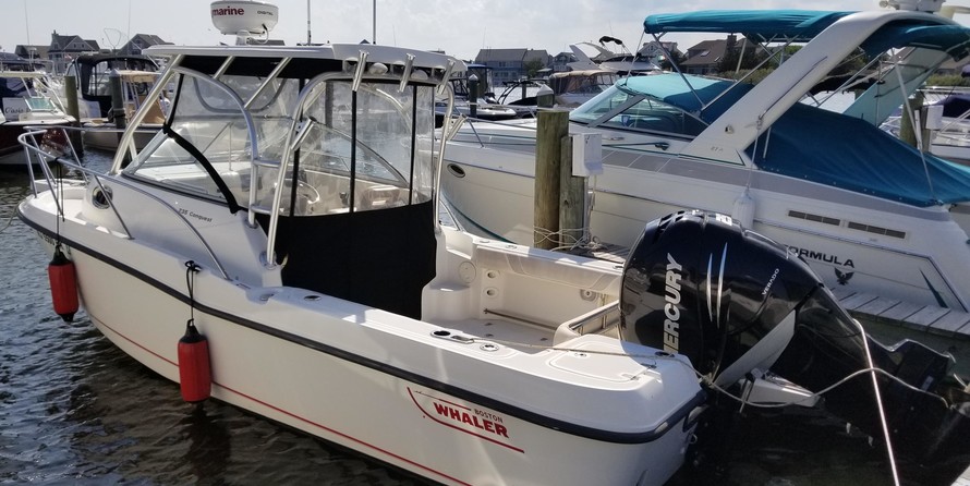 Boston Whaler 235 Conquest