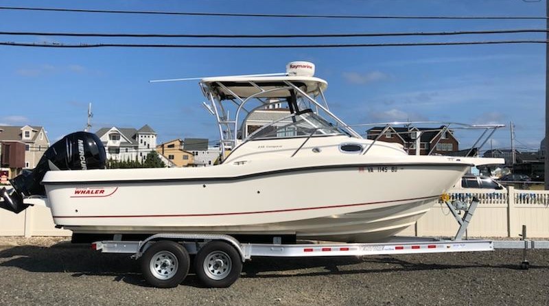 Boston Whaler 235 Conquest