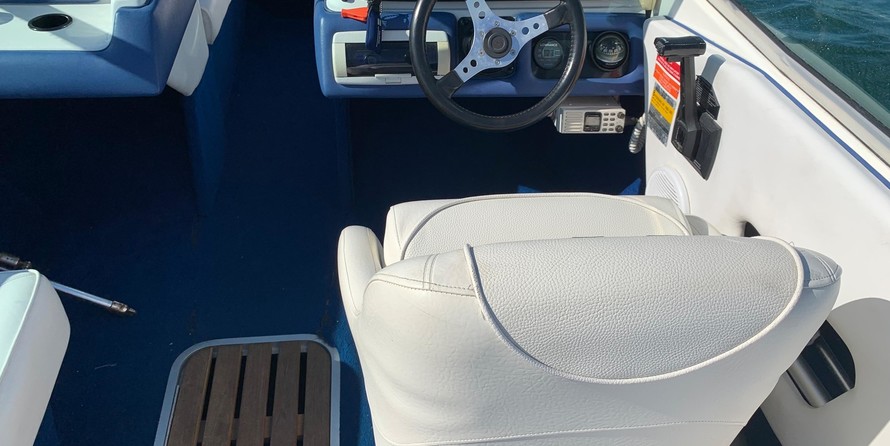 Sea ray 260 bow rider select