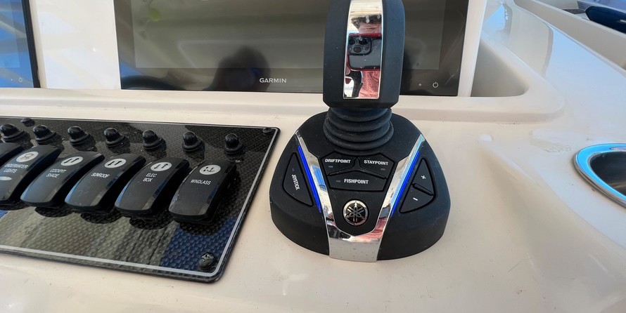 Grady-White Express 370