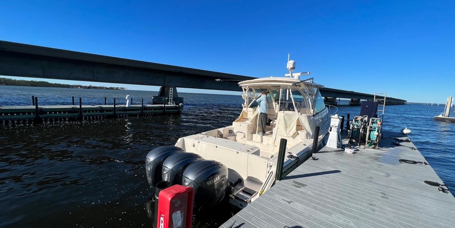 Grady-White Express 370