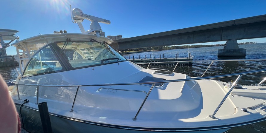 Grady-White Express 370