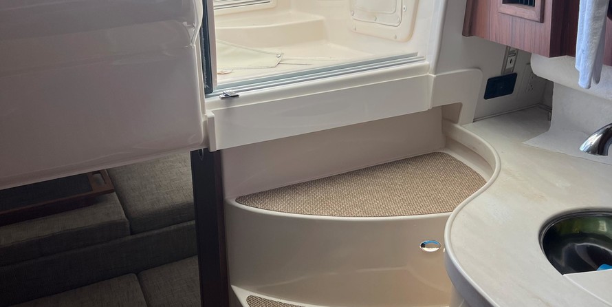 Grady-White Express 370