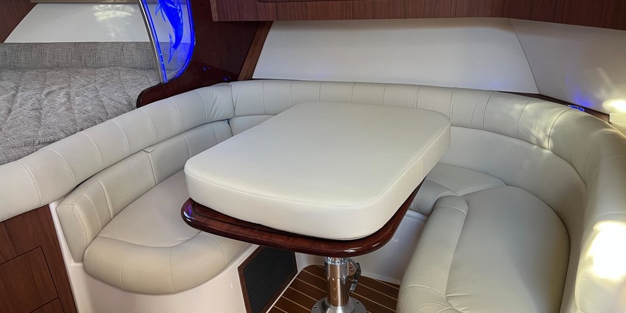 Grady-White Express 370