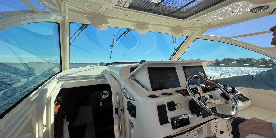 Grady-White Express 370