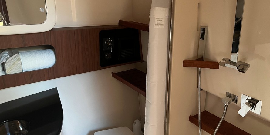 Grady-White Express 370