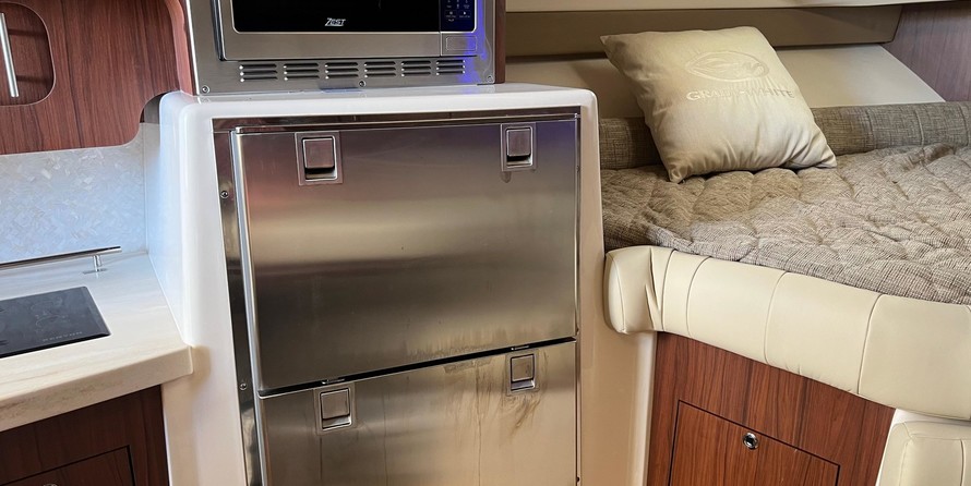 Grady-White Express 370