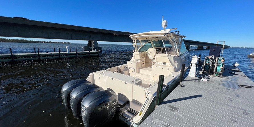 Grady-White Express 370