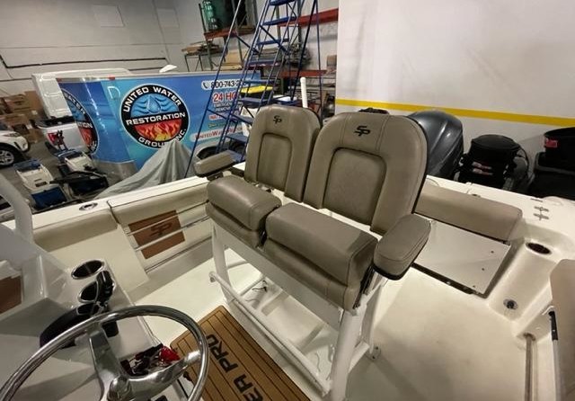 Angler Pro Boats 2900 center console