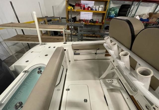 Angler Pro Boats 2900 center console