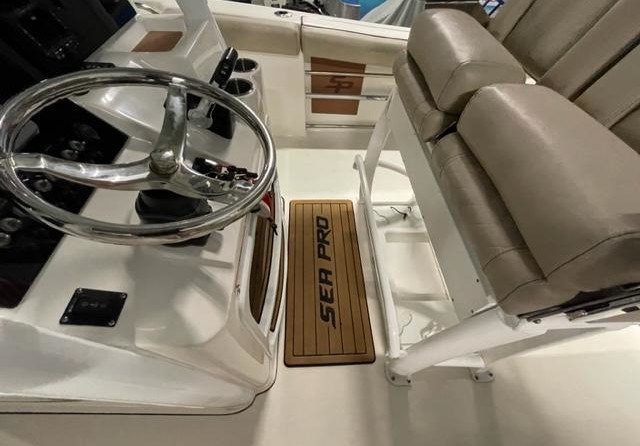 Angler Pro Boats 2900 center console