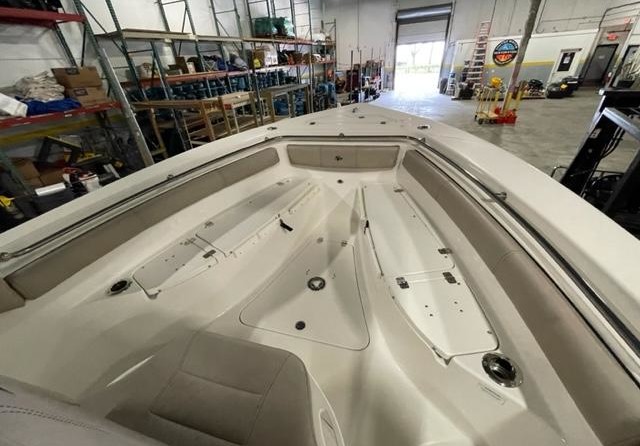 Angler Pro Boats 2900 center console