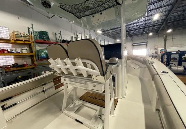 Angler Pro Boats 2900 center console