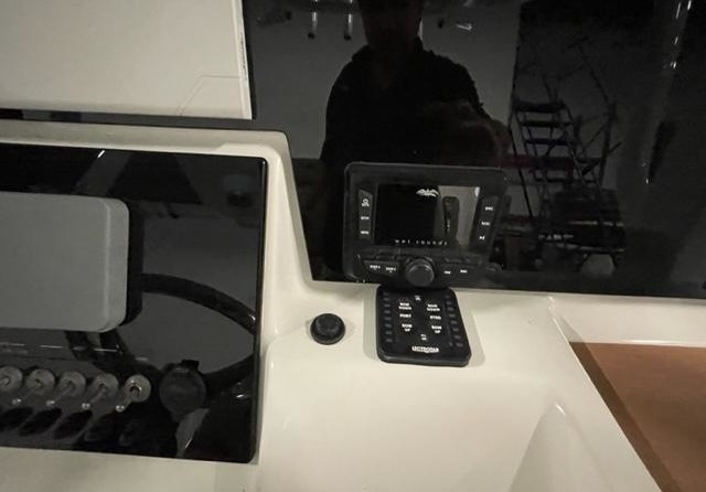 Angler Pro Boats 2900 center console