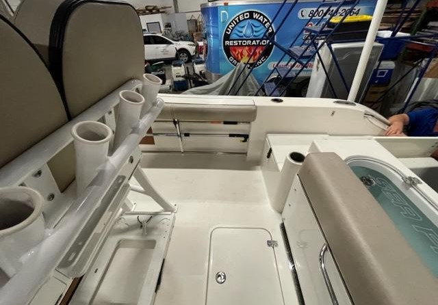 Angler Pro Boats 2900 center console