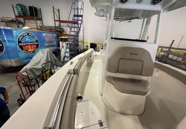 Angler Pro Boats 2900 center console