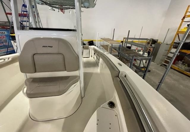 Angler Pro Boats 2900 center console