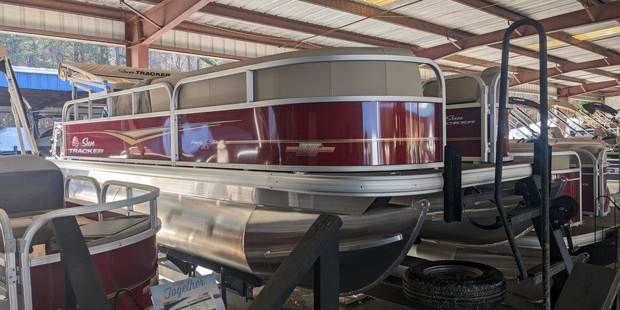 Sun Tracker Party Barge 18 DLX